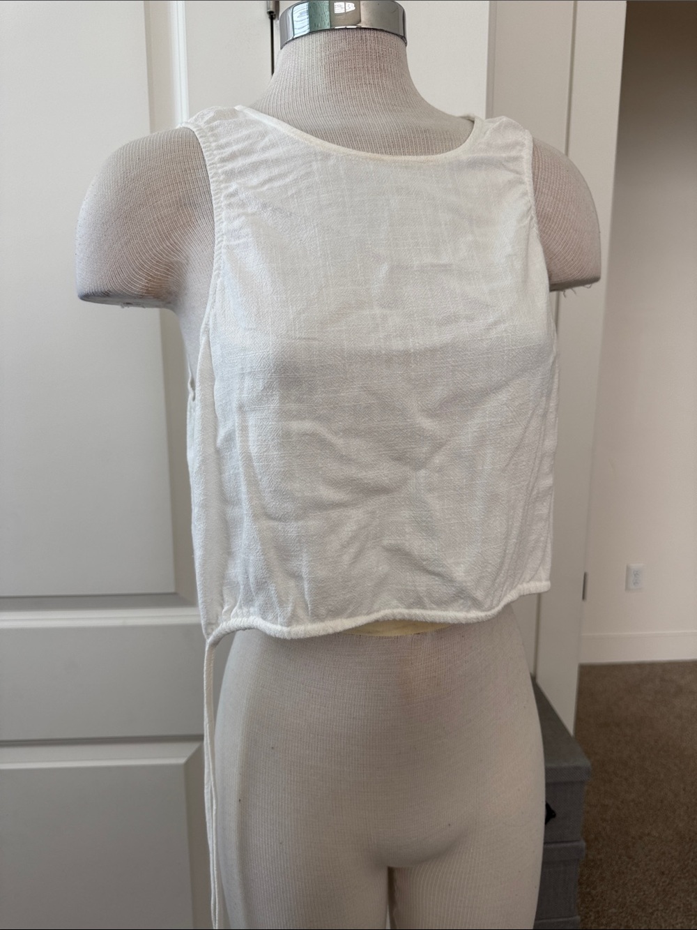Forever 21 White Sleeveless Cropped Tank